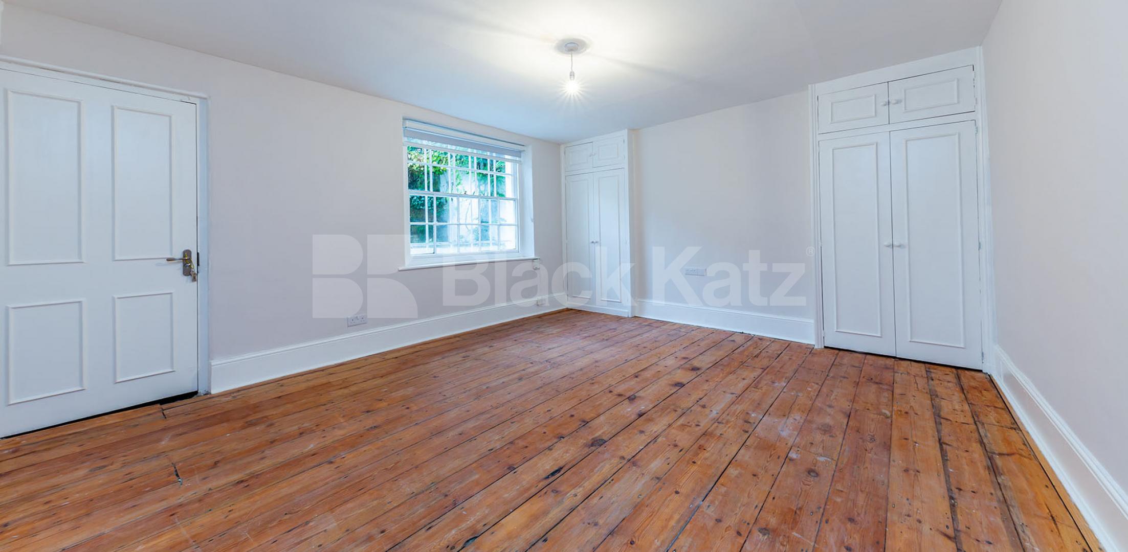 			GARDEN FLAT MINS TO REGENTS PARK!, 2 Bedroom, 1 bath, 1 reception Flat			 Gloucester Crescent, REGENTS PARK/CAMDEN 